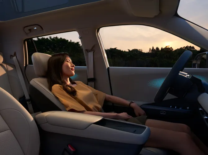 women in nammi 06 relaxing in dubai