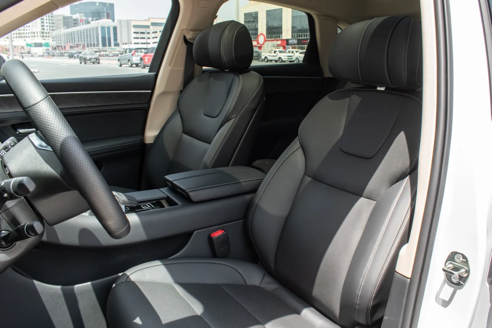 Seres 5 Premium MAX front seats view